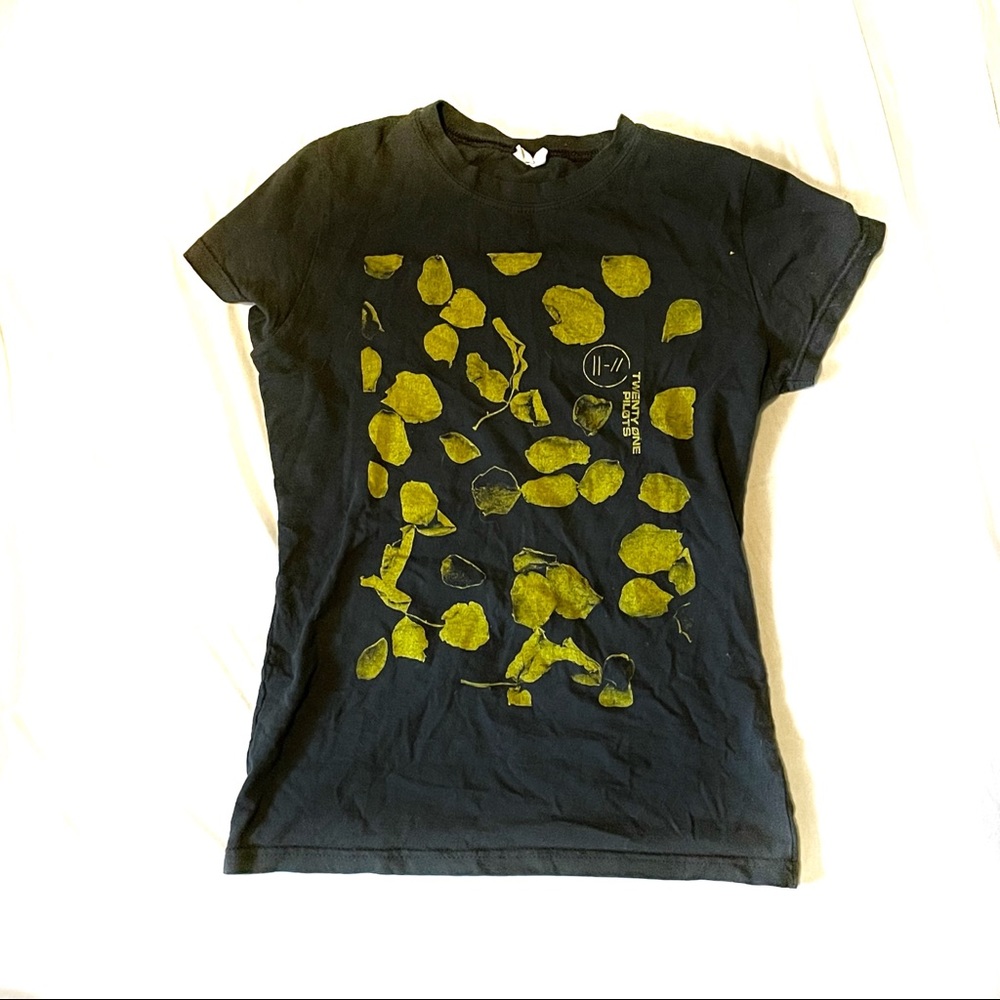 hot topic twenty one pilots t shirt size xs